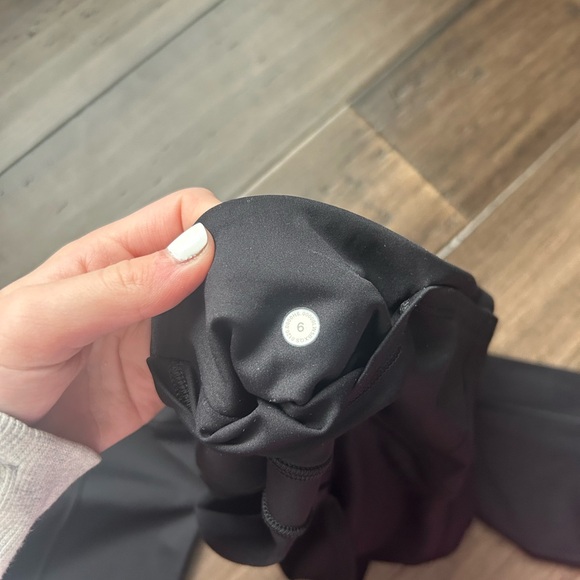 Lululemon leggings size 6 - Picture 4 of 4